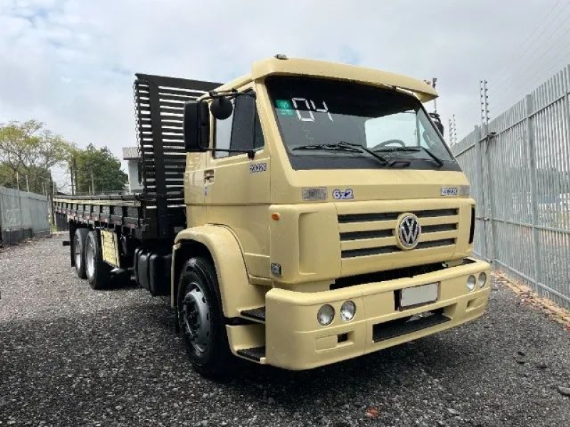 VOLKSWAGEN 23-220 6x2 3-Eixos 2p (diesel)