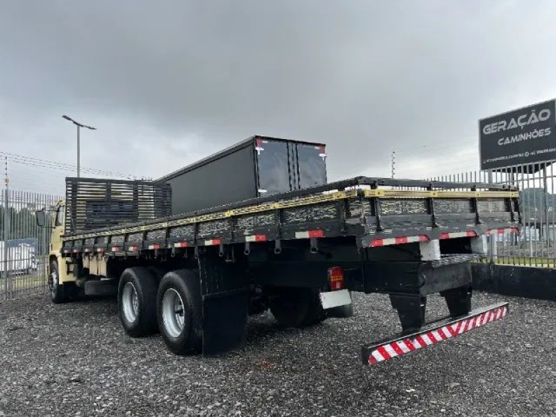 VOLKSWAGEN 23-220 6x2 3-Eixos 2p (diesel)