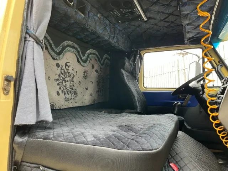 VOLKSWAGEN 23-220 6x2 3-Eixos 2p (diesel)