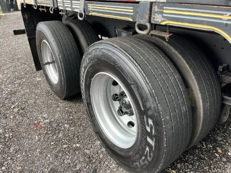 VOLKSWAGEN 23-220 6x2 3-Eixos 2p (diesel)