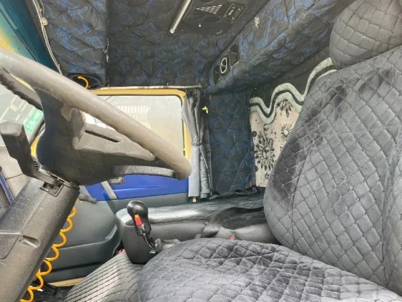 VOLKSWAGEN 23-220 6x2 3-Eixos 2p (diesel)
