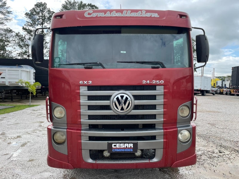 VOLKSWAGEN 24-250 E Constellation 3-Eixos 2p (diese