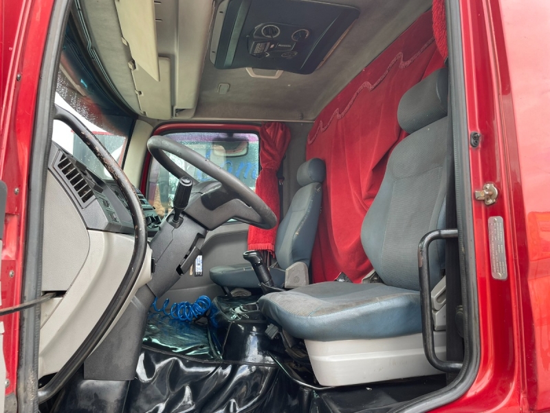 VOLKSWAGEN 24-250 E Constellation 3-Eixos 2p (diese