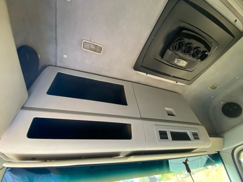 VOLKSWAGEN 24-250 E Constellation 3-Eixos 2p (diese