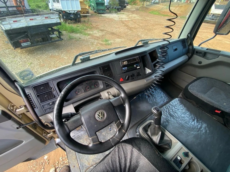 VOLKSWAGEN 24-250 E Constellation 3-Eixos 2p (diese