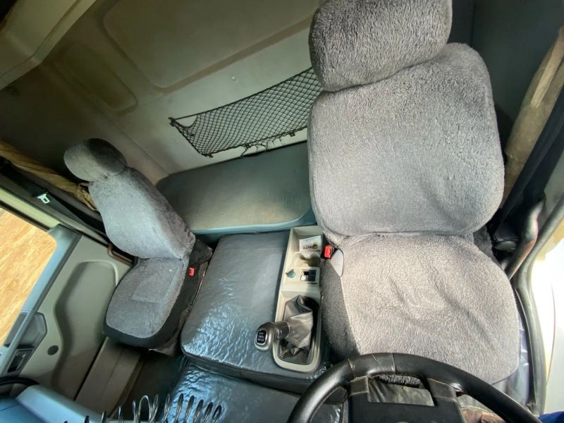 VOLKSWAGEN 24-250 E Constellation 3-Eixos 2p (diese