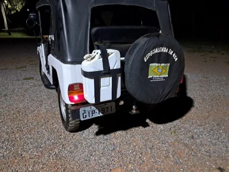 Willys Jeep 2.6 6 cil. 2P Gasolina