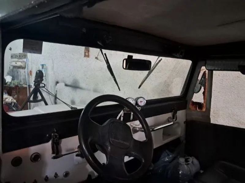 Willys Jeep 2.6 6 cil. 2P Gasolina