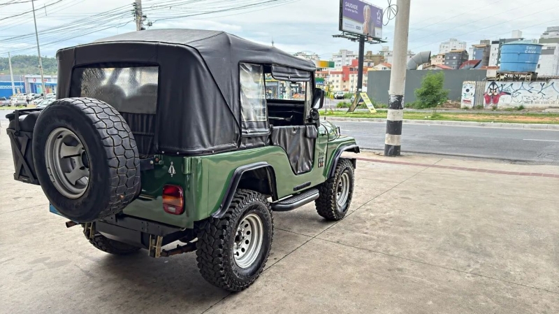 Willys Jeep 2.6 6 cil. 2P Gasolina