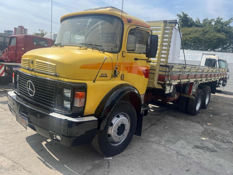 MERCEDES-BENZ L-1113 3-Eixos 2p (diesel)