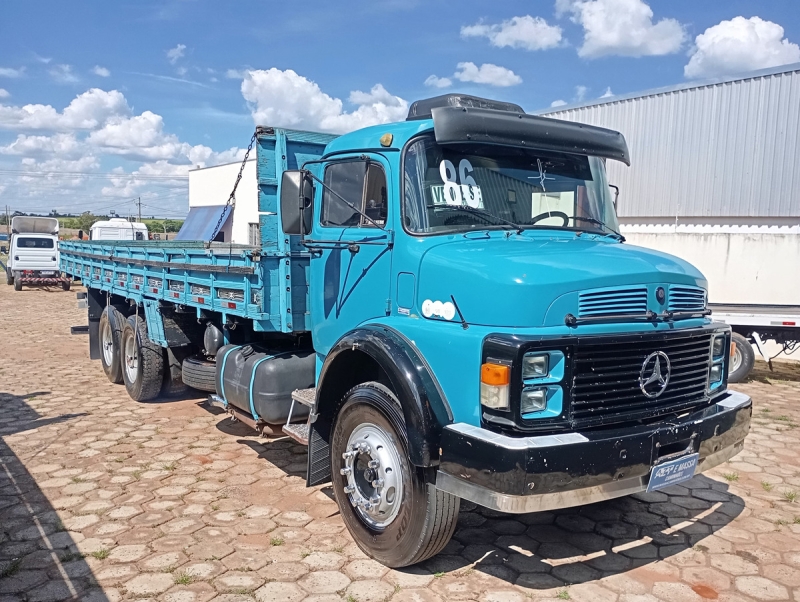 MERCEDES-BENZ L-1513 3-Eixos 2p (diesel)