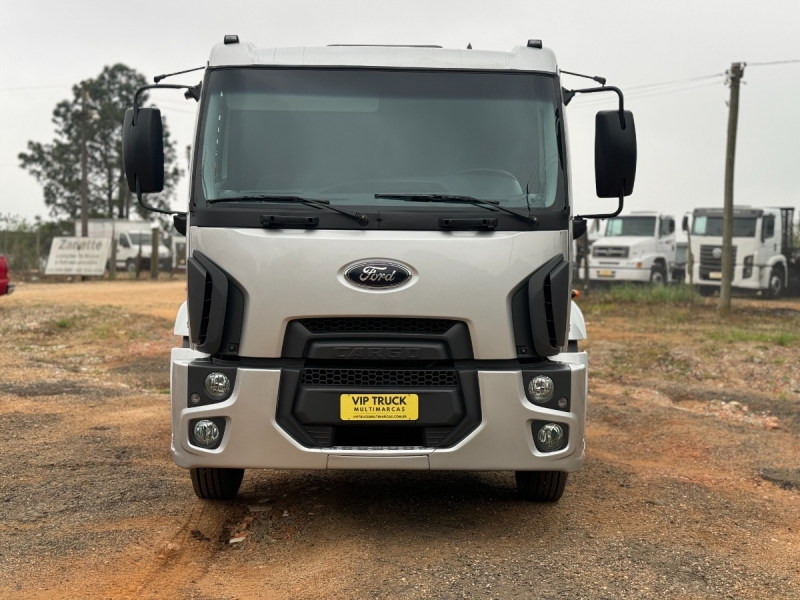 FORD CARGO 2428 E T 3-Eixos 2p (diesel)