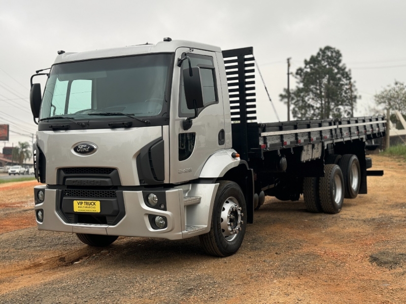 FORD CARGO 2428 E T 3-Eixos 2p (diesel)