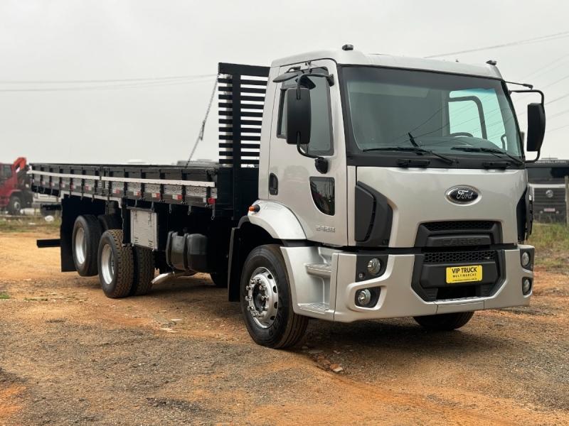 FORD CARGO 2428 E T 3-Eixos 2p (diesel)