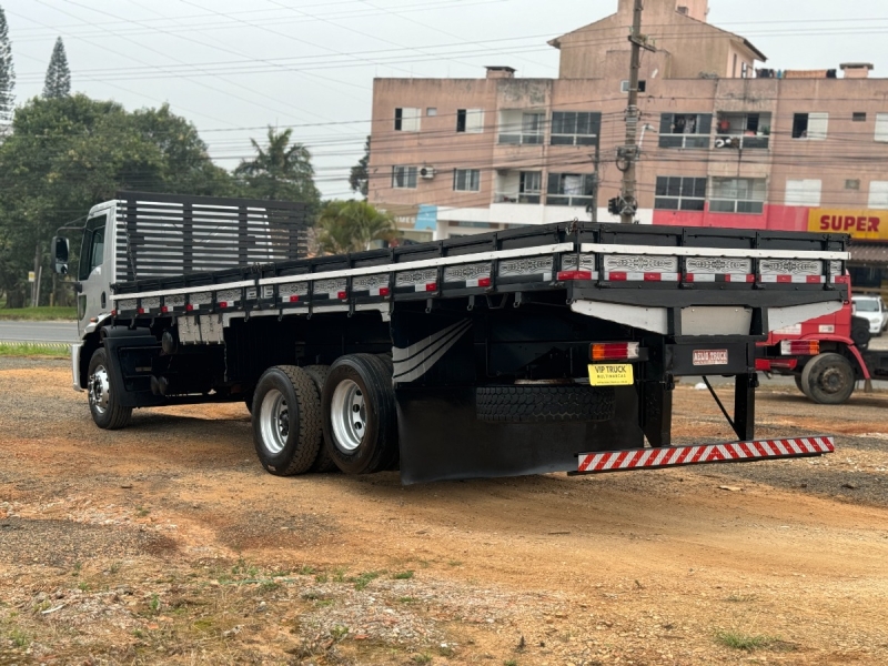 FORD CARGO 2428 E T 3-Eixos 2p (diesel)