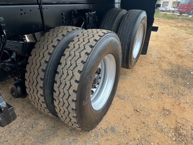 FORD CARGO 2428 E T 3-Eixos 2p (diesel)