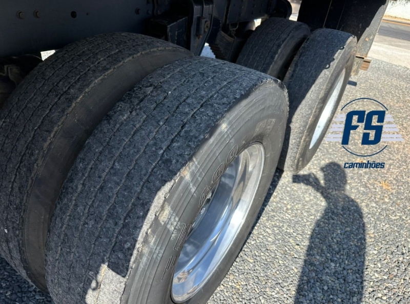 VOLVO VM 260 6x2 2p (diesel)