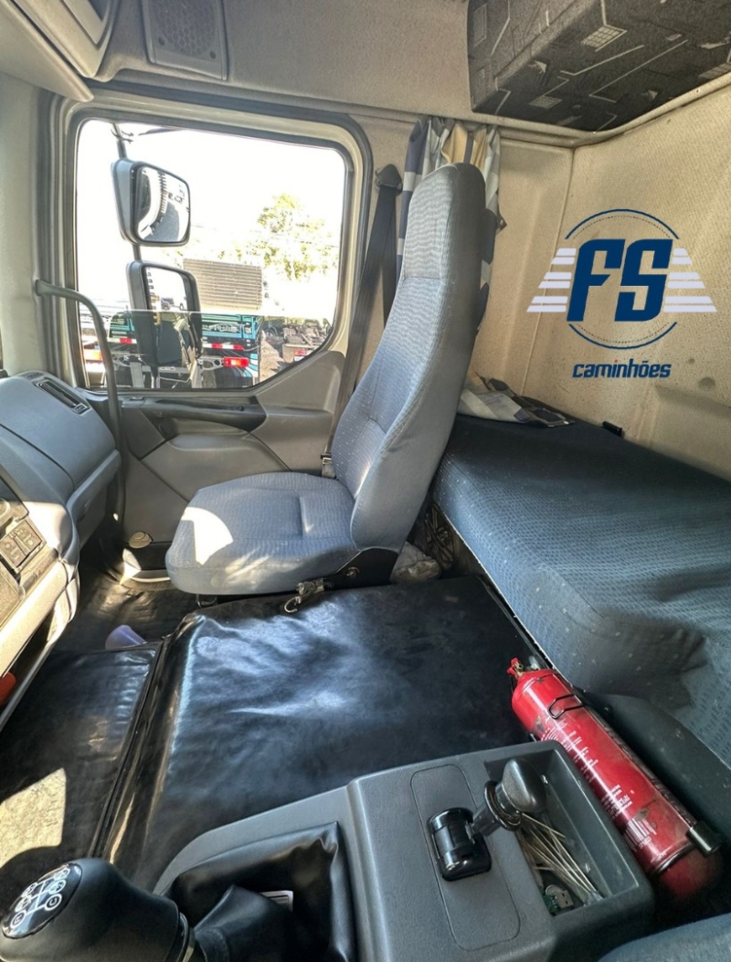 VOLVO VM 260 6x2 2p (diesel)