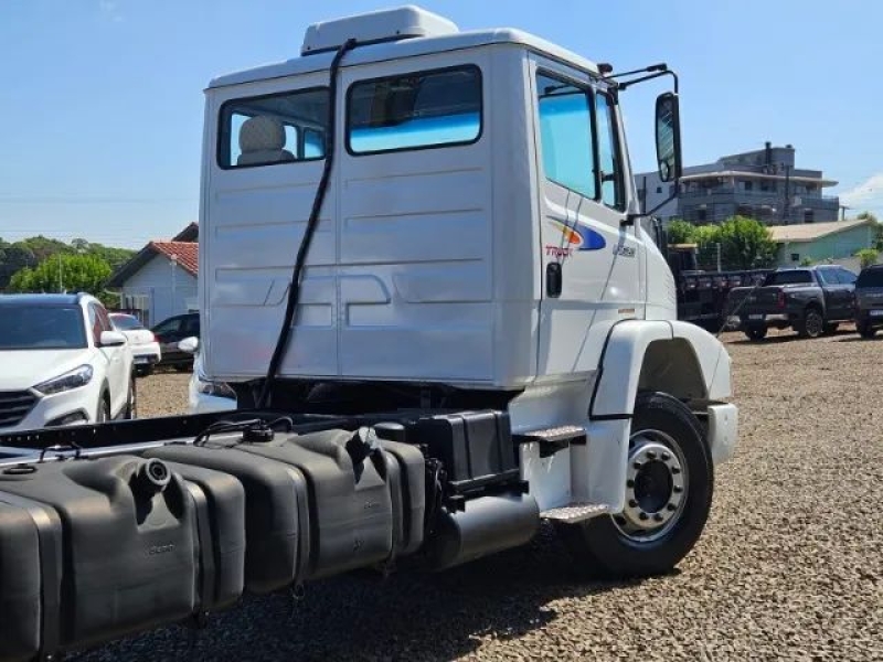 MERCEDES-BENZ L-1620 3-Eixos 2p (diesel)
