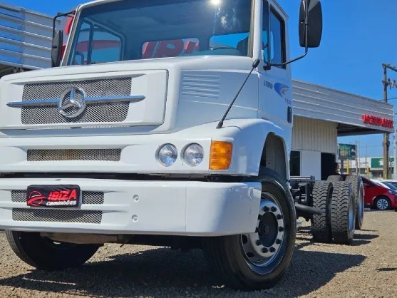 MERCEDES-BENZ L-1620 3-Eixos 2p (diesel)