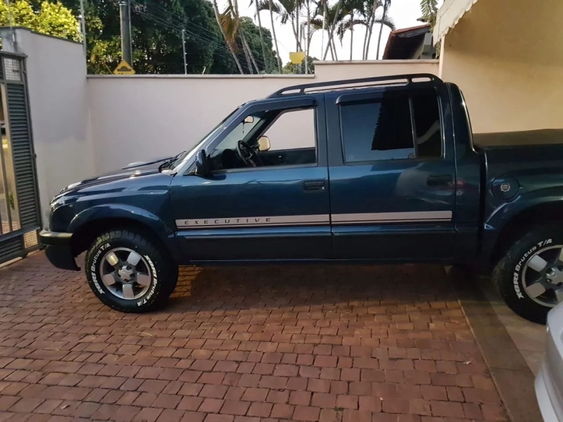 GM - Chevrolet S10 Pick-Up Exec. 2.8 4x2 CD TB Int.Dies