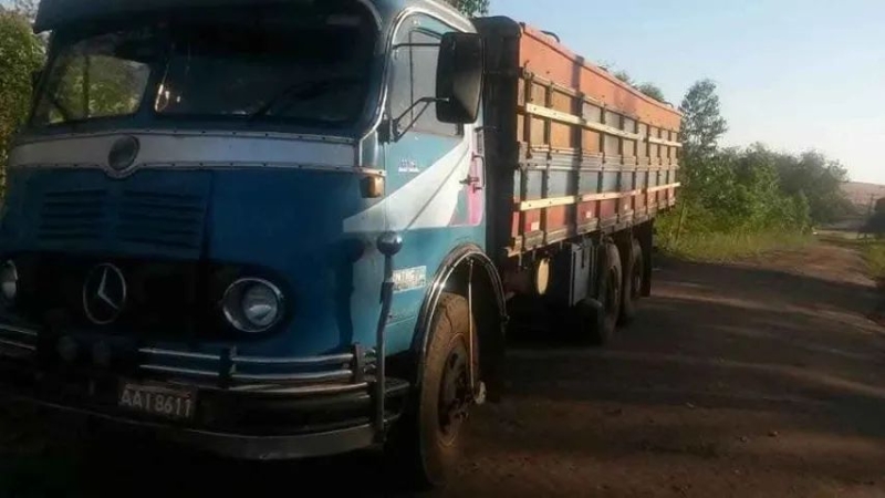 MERCEDES-BENZ LP-321 3-Eixos 2p (diesel)