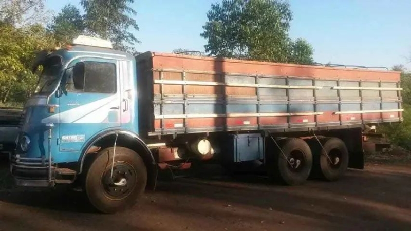 MERCEDES-BENZ LP-321 3-Eixos 2p (diesel)