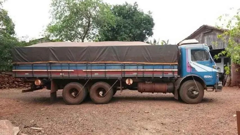 MERCEDES-BENZ LP-321 3-Eixos 2p (diesel)