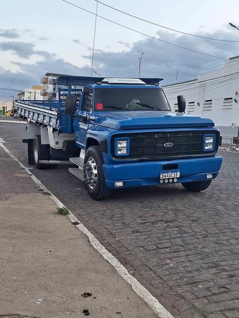 FORD F-700 2p (diesel)