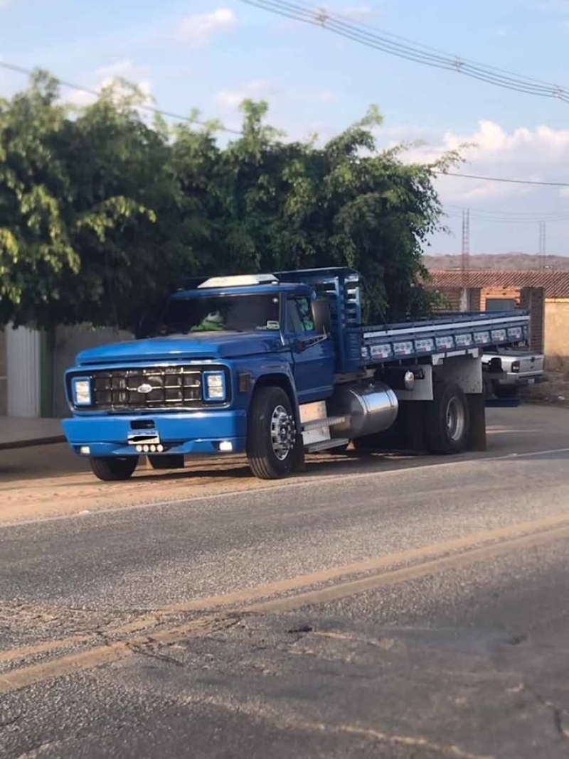 FORD F-700 2p (diesel)