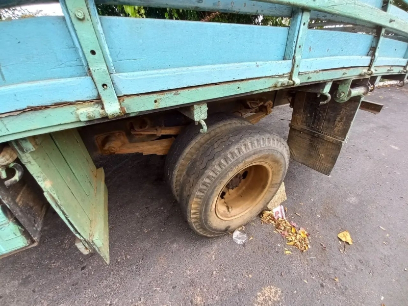 FORD F-4000 4x2 2p (diesel)(E5)
