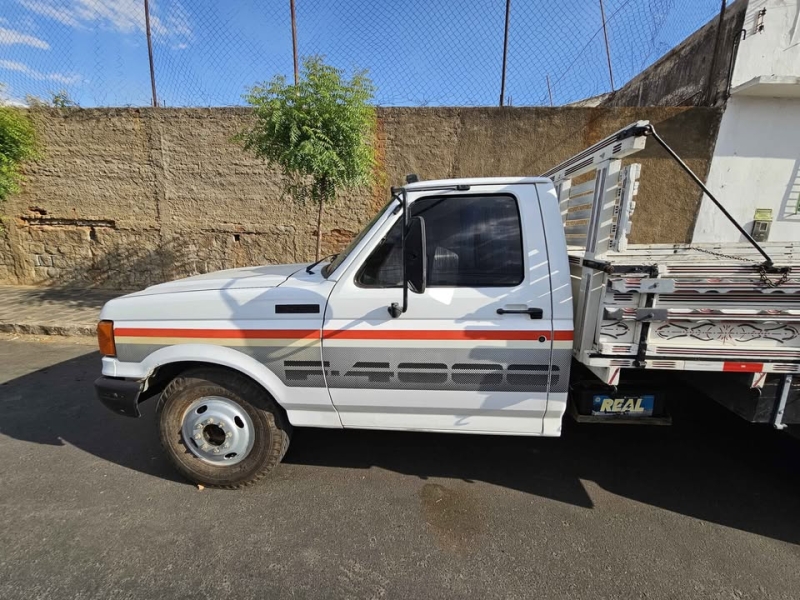 FORD F-4000 4x2 2p (diesel)(E5)