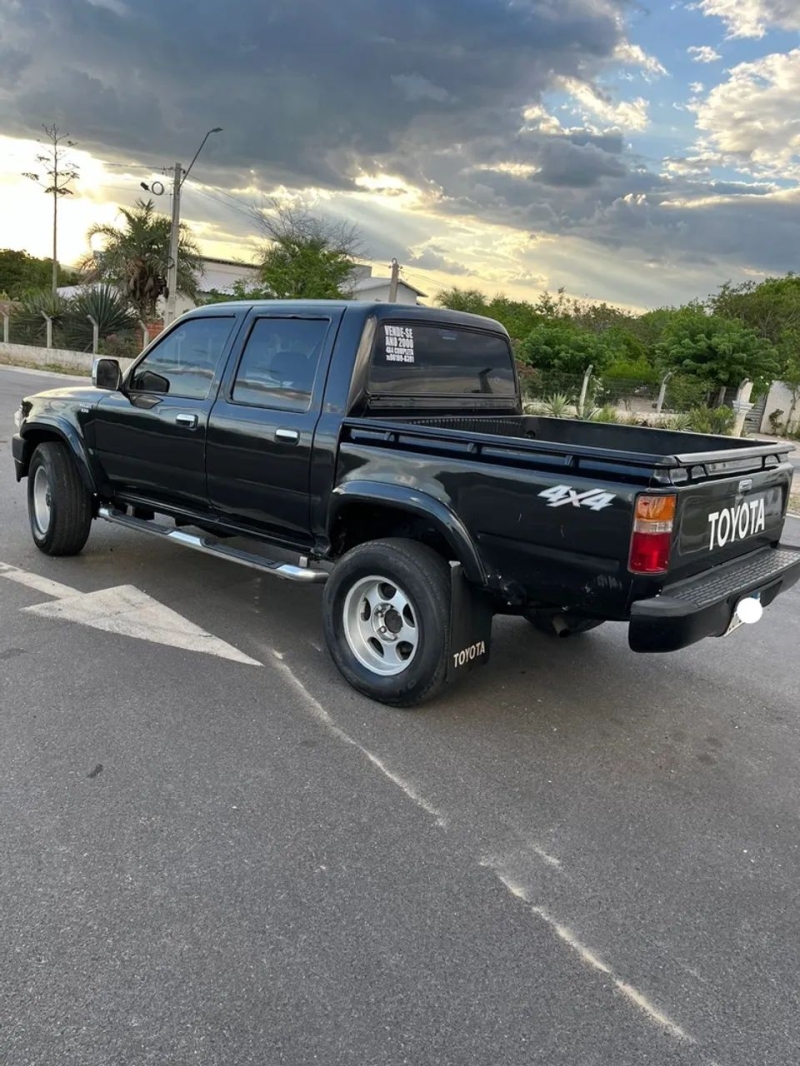Toyota Hilux CD 4x4 2.8 Diesel Mec.