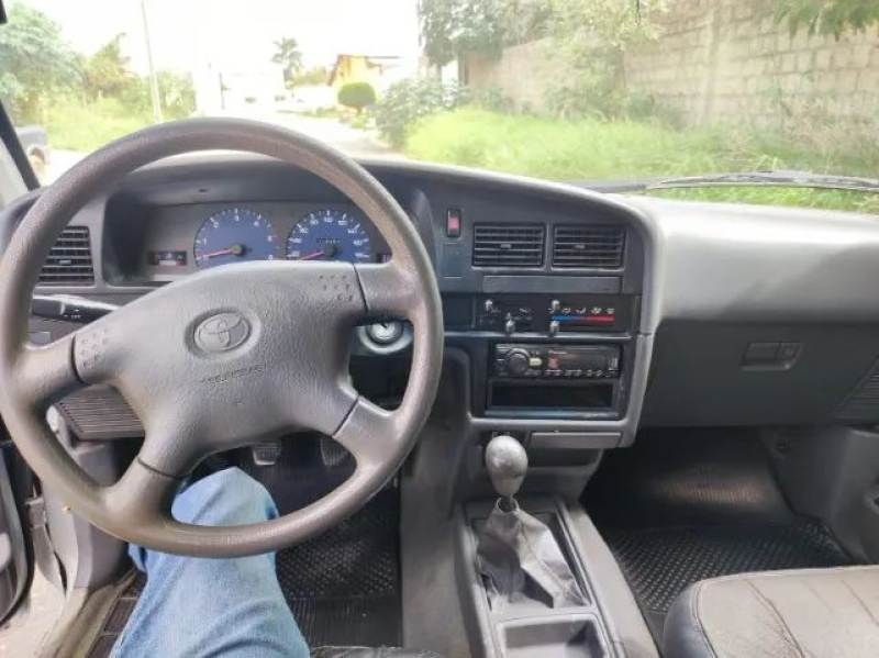 Toyota Hilux CD SRV 4x2 3.0 8V 90cv Diesel