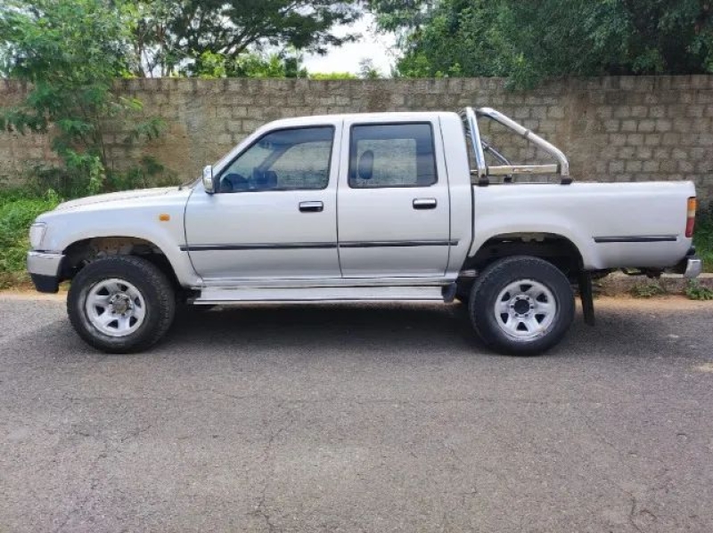Toyota Hilux CD SRV 4x2 3.0 8V 90cv Diesel