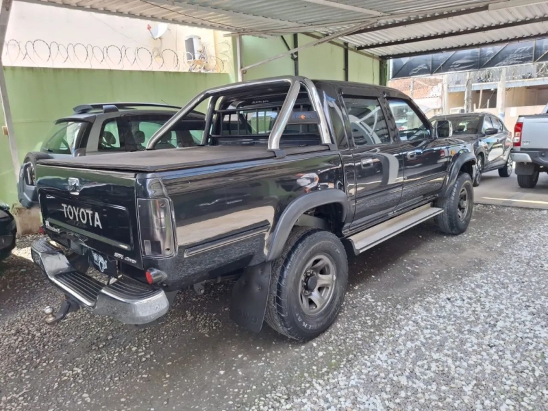 Toyota Hilux CD SR 4x4 3.0 8V 116cv TB Diesel