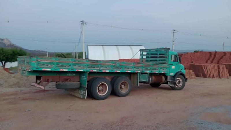 MERCEDES-BENZ L-1113 3-Eixos 2p (diesel)