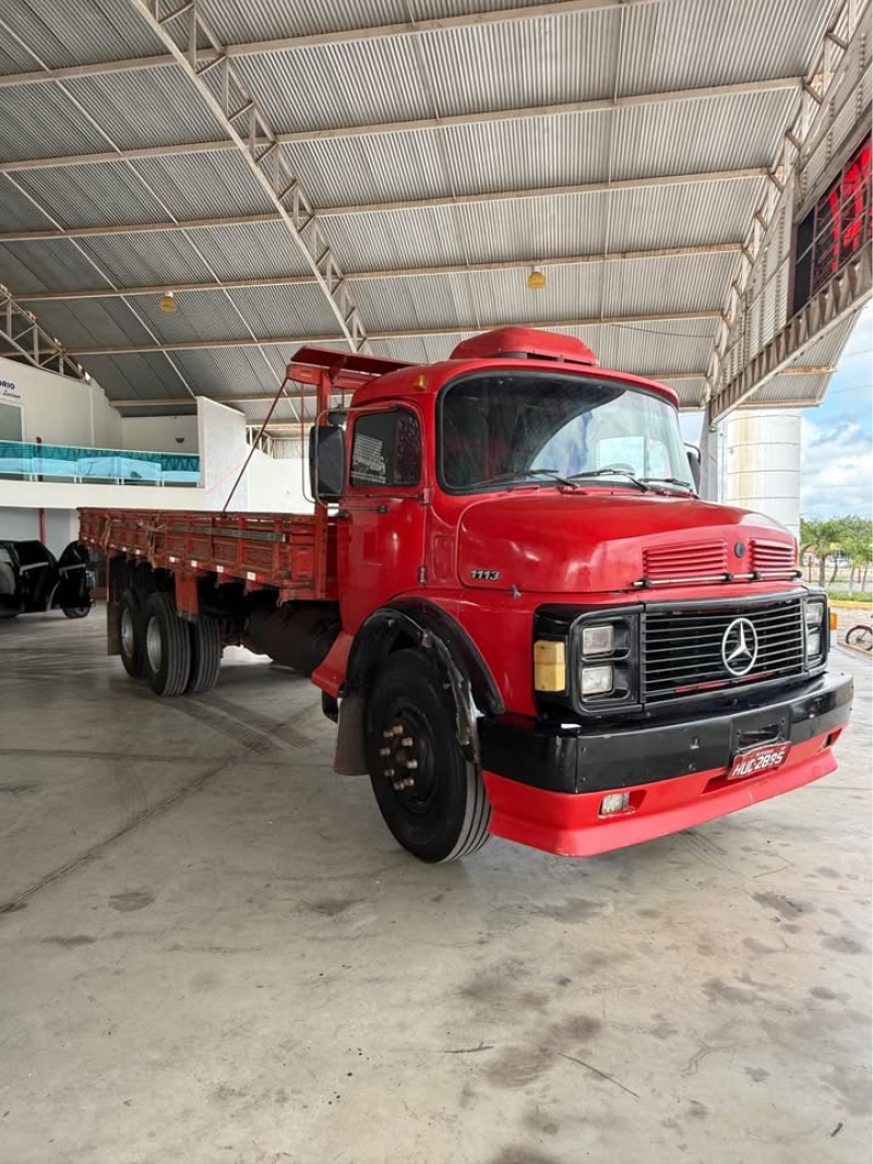 MERCEDES-BENZ L-1113 3-Eixos 2p (diesel)