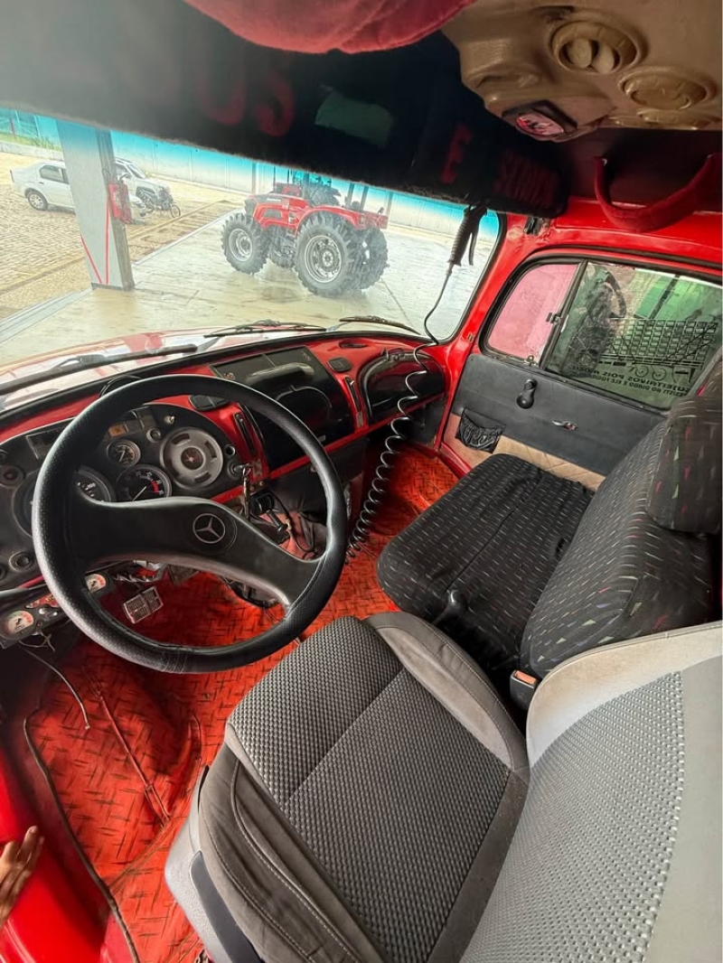 MERCEDES-BENZ L-1113 3-Eixos 2p (diesel)