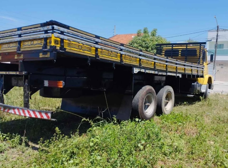 MERCEDES-BENZ L-1418 3-Eixos 2p (diesel)