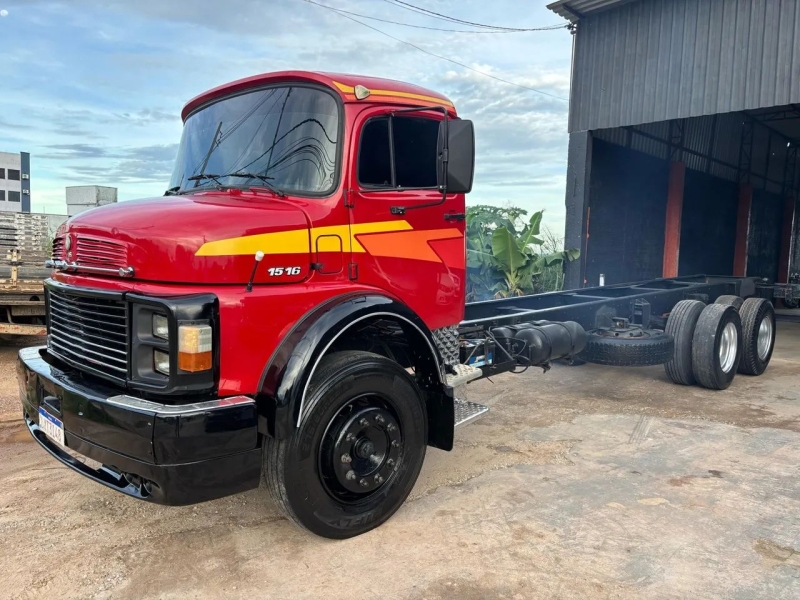 MERCEDES-BENZ L-1519 3-Eixos 2p (diesel)