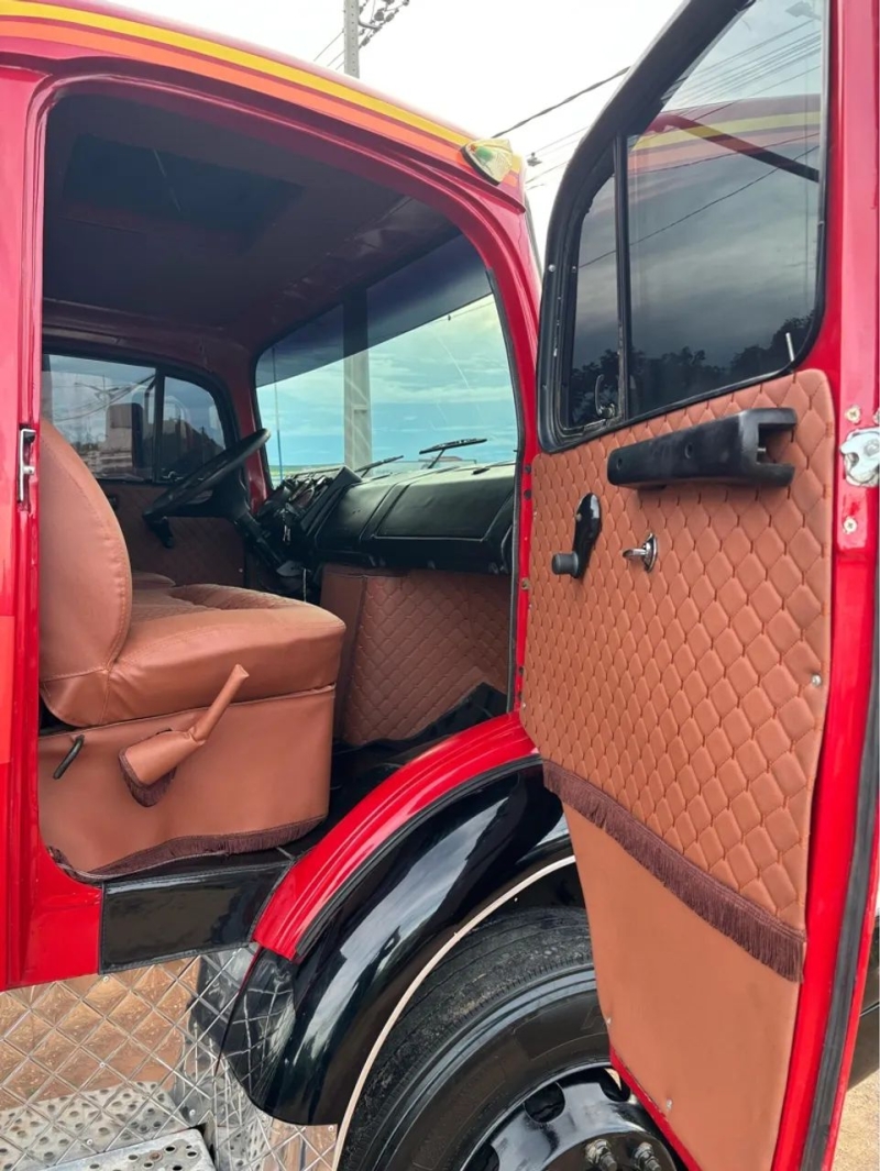 MERCEDES-BENZ L-1519 3-Eixos 2p (diesel)