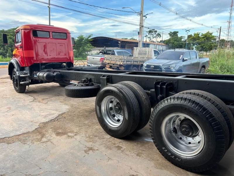 MERCEDES-BENZ L-1519 3-Eixos 2p (diesel)