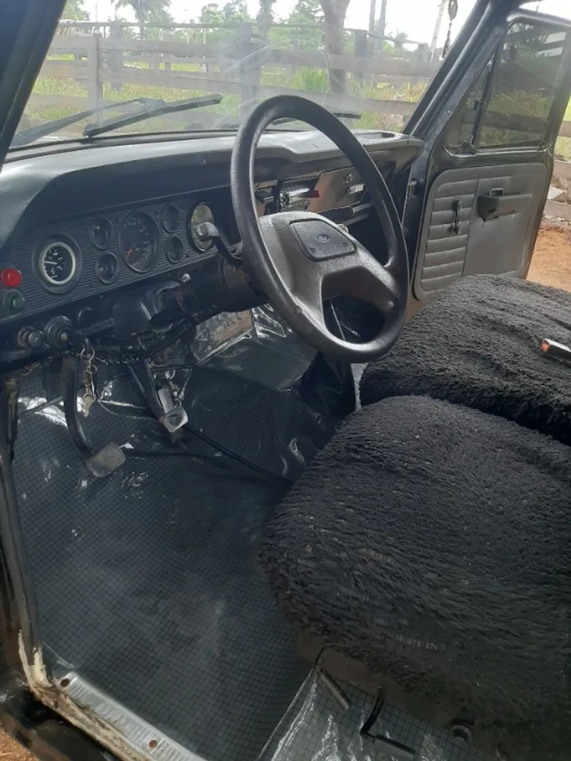 Ford F1000 diesel MWM