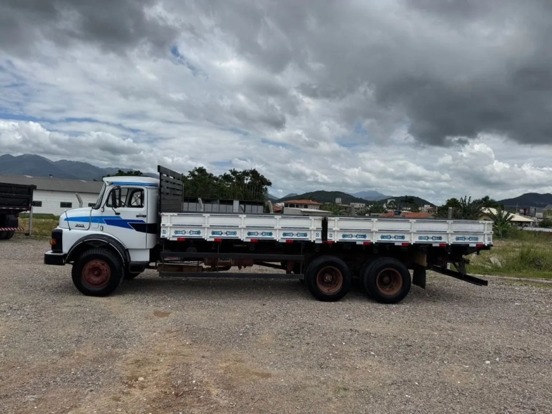 MERCEDES-BENZ L-2013 3-Eixos 2p (diesel)